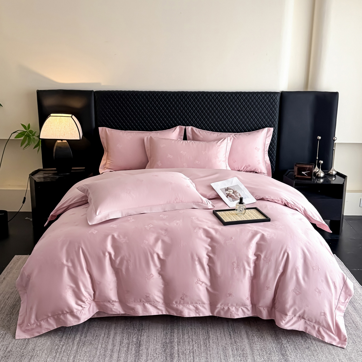 91家纺网 家纺一手货源 找家纺 森林雨 【翡-鎏光】2026高端双股50S新疆长绒棉提花埋绳工艺款四件套 熊斯基-萝莉粉