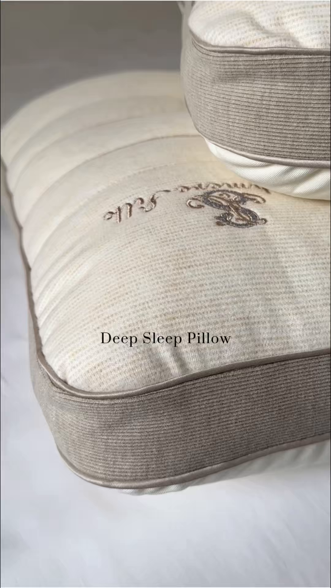 91家纺网 家纺一手货源 找家纺 （总）伟邦枕芯 2026春夏新款羊绒蚕丝纤维护颈枕 枕头枕芯