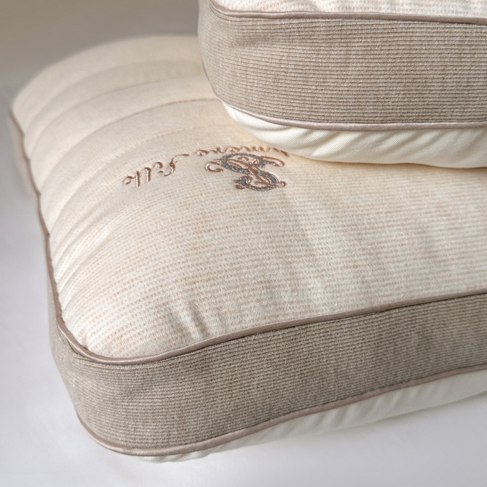 91家纺网 家纺一手货源 找家纺 （总）伟邦枕芯 2026春夏新款羊绒蚕丝纤维护颈枕 枕头枕芯