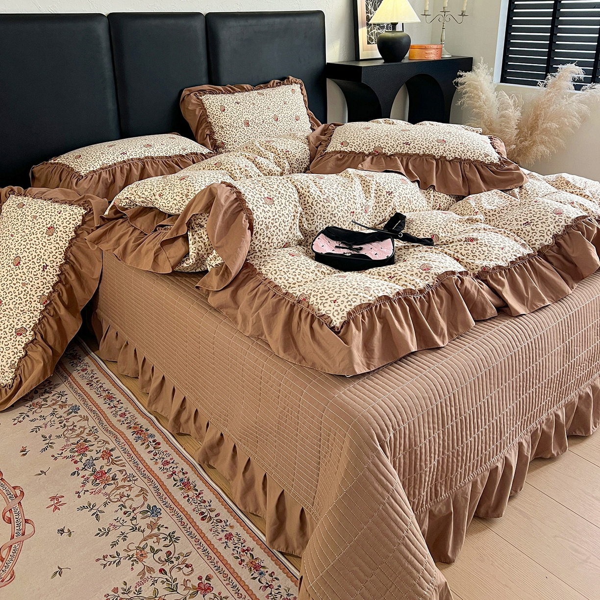 91家纺网 家纺一手货源 找家纺 梦莱斯 2026新款韩系古法韩国水洗棉云棉大布袋法式浪漫大花边床盖四件套 豹纹猫咪