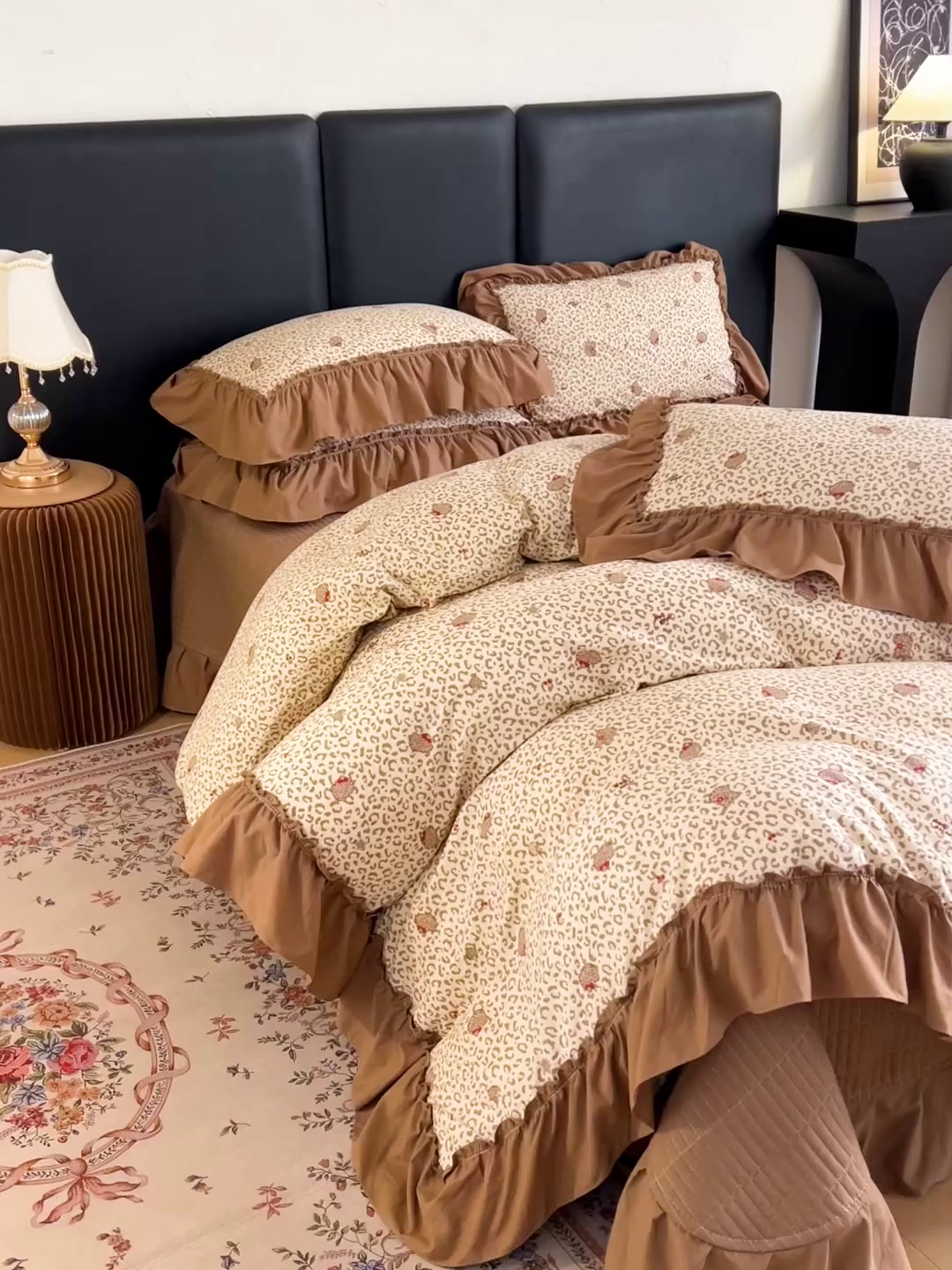 91家纺网 家纺一手货源 找家纺 梦莱斯 2026新款韩系古法韩国水洗棉云棉大布袋法式浪漫大花边床盖四件套 豹纹猫咪