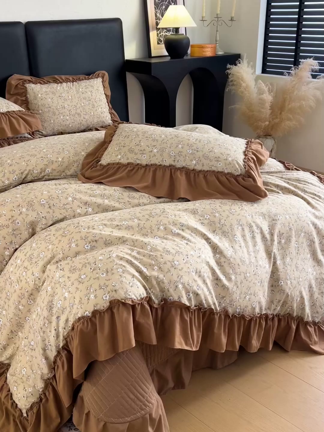 91家纺网 家纺一手货源 找家纺 梦莱斯 2026新款韩系古法韩国水洗棉云棉大布袋法式浪漫大花边床盖四件套 奶茶碎花