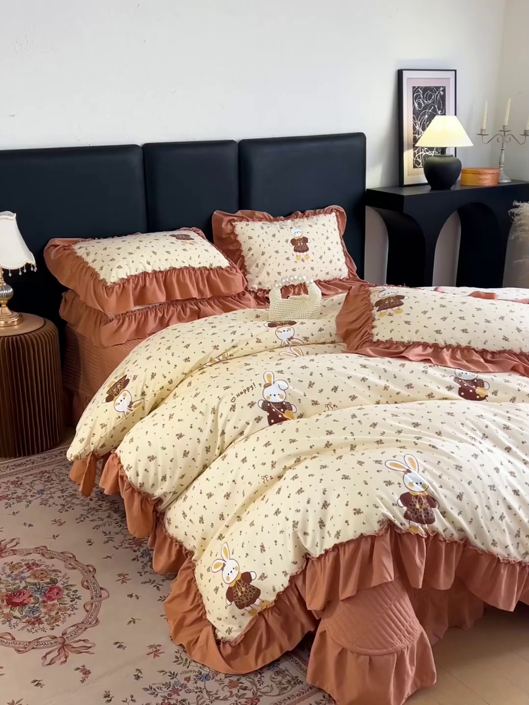 91家纺网 家纺一手货源 找家纺 梦莱斯 2026新款韩系古法韩国水洗棉云棉大布袋法式浪漫大花边床盖四件套 奶咖小兔