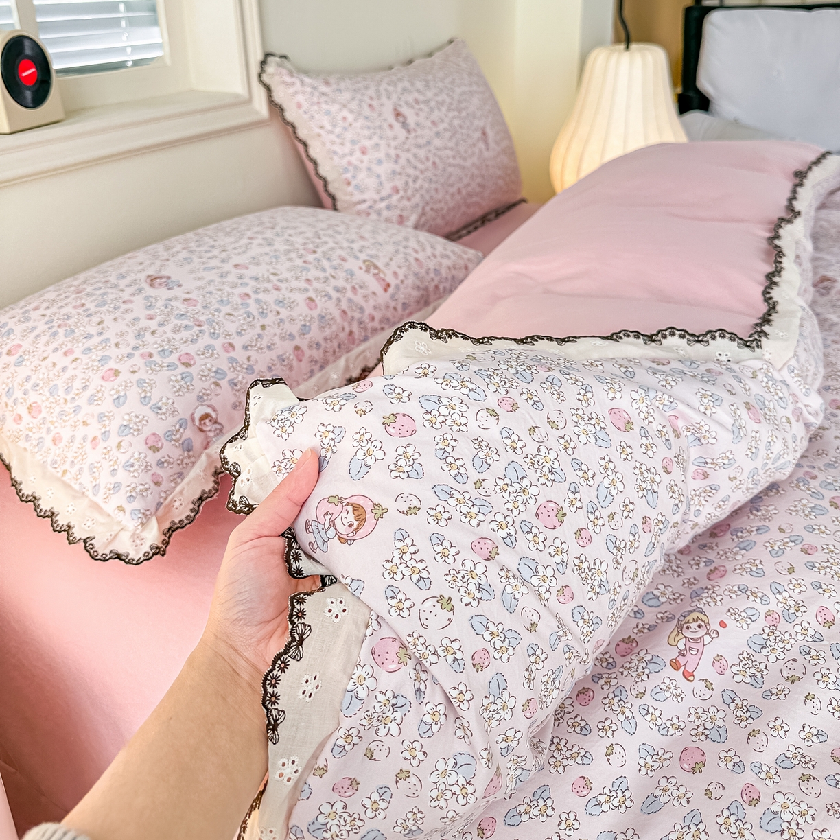 91家纺网 家纺一手货源 找家纺 梓之赫 2026新款古法水洗云感棉四件套 草莓园