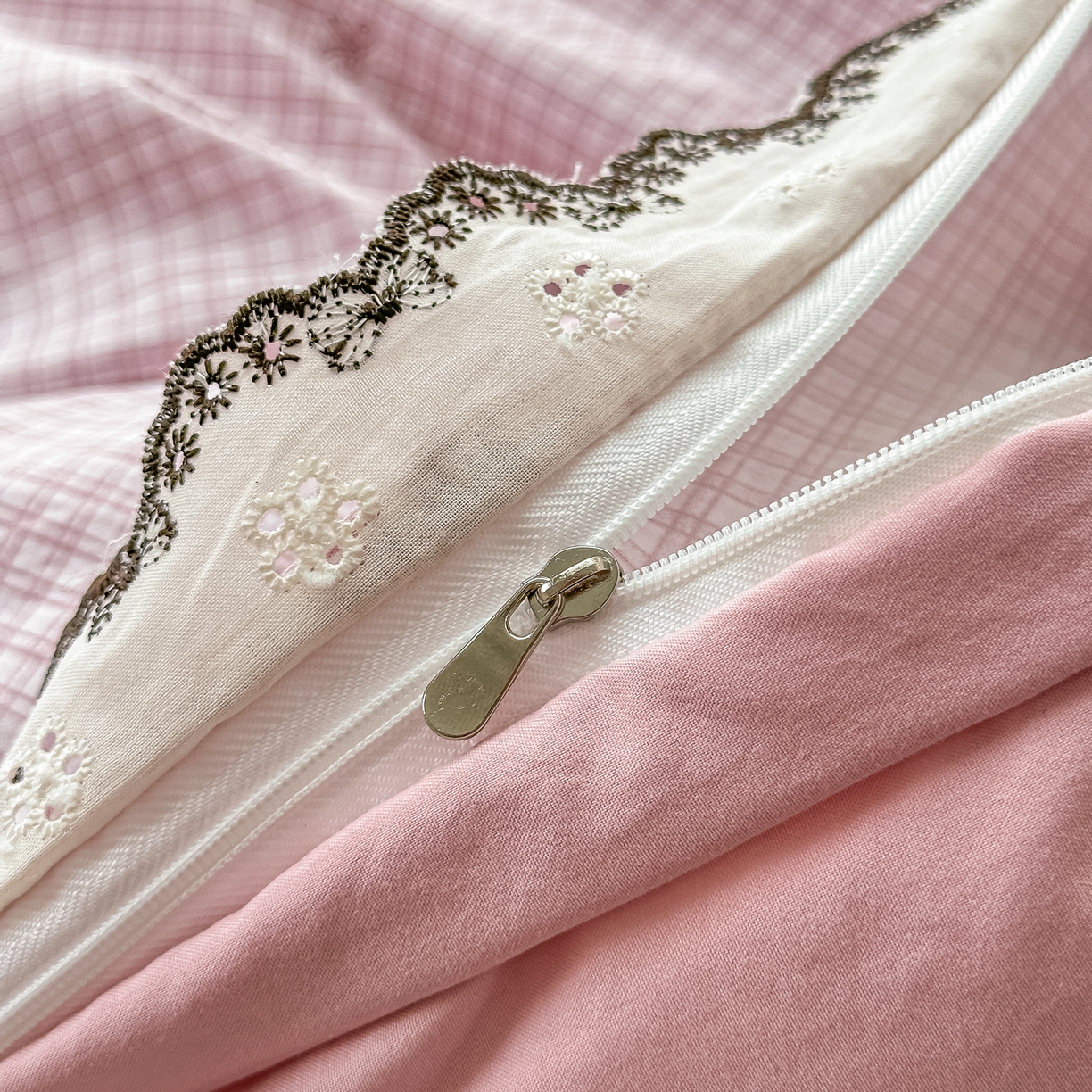 91家纺网 家纺一手货源 找家纺 梓之赫 2026新款古法水洗云感棉四件套 素雅-红