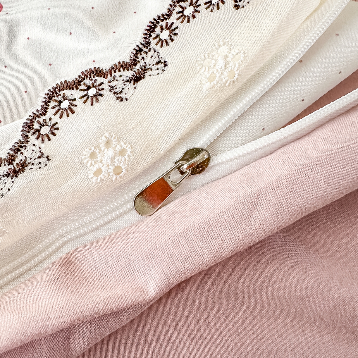 91家纺网 家纺一手货源 找家纺 梓之赫 2026新款古法水洗云感棉四件套 英伦熊