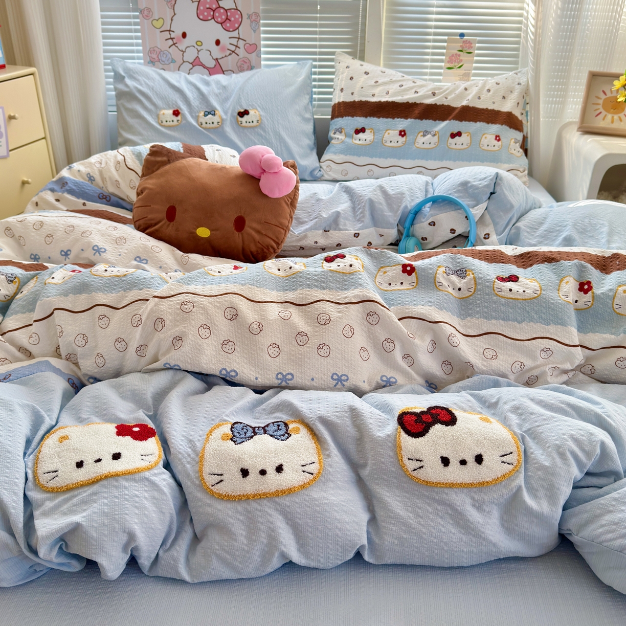 91家纺网 家纺一手货源 找家纺 三元色 2026新款泡芙费尔岛绣花四件套 费尔岛-草莓KT