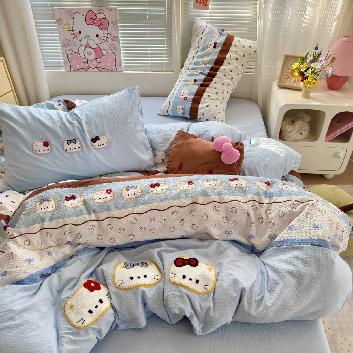 91家纺网 家纺一手货源 找家纺 三元色 2026新款泡芙费尔岛绣花四件套 费尔岛-草莓KT