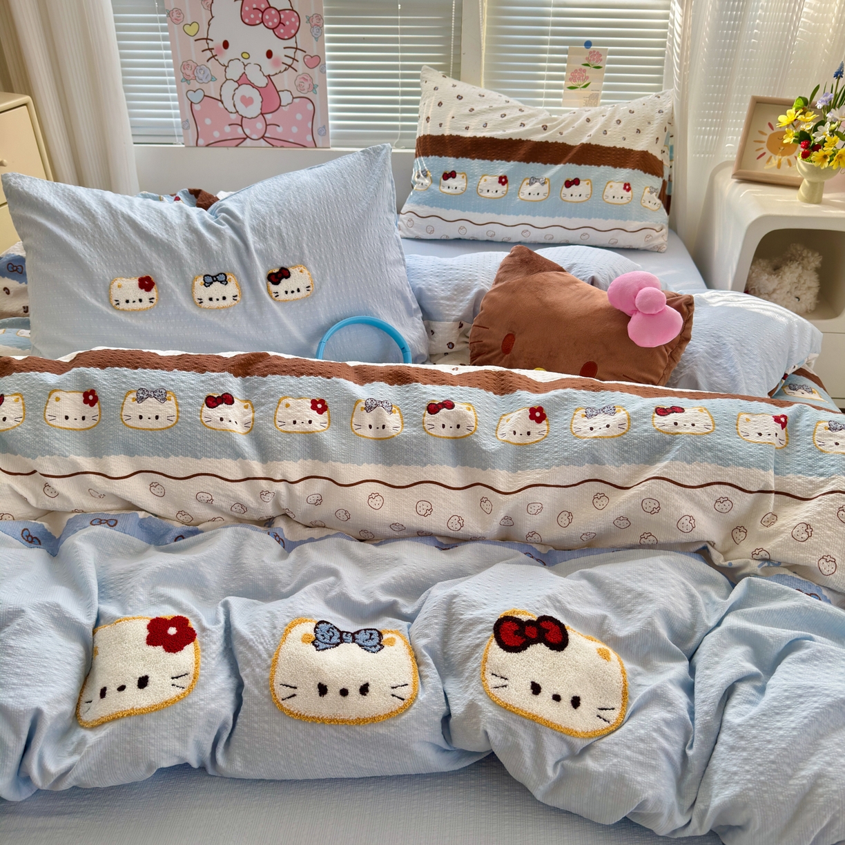 91家纺网 家纺一手货源 找家纺 三元色 2026新款泡芙费尔岛绣花四件套 费尔岛-草莓KT