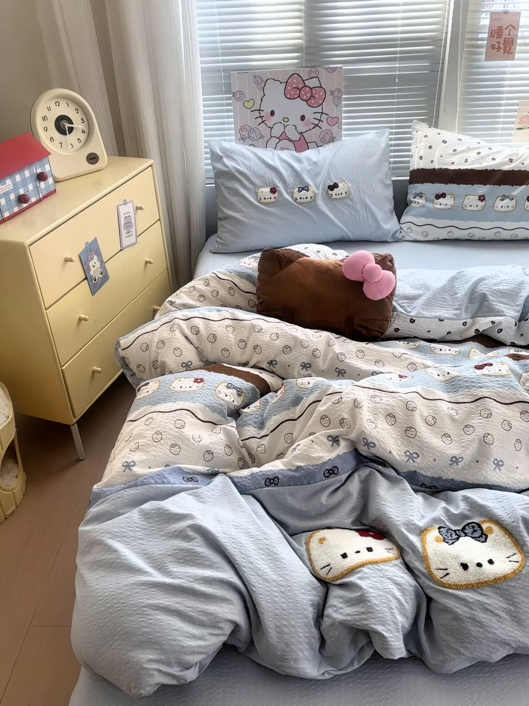 91家纺网 家纺一手货源 找家纺 三元色 2026新款泡芙费尔岛绣花四件套 费尔岛-草莓KT