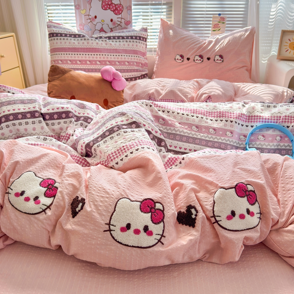 91家纺网 家纺一手货源 找家纺 三元色 2026新款泡芙费尔岛绣花四件套 费尔岛-甜心KT粉