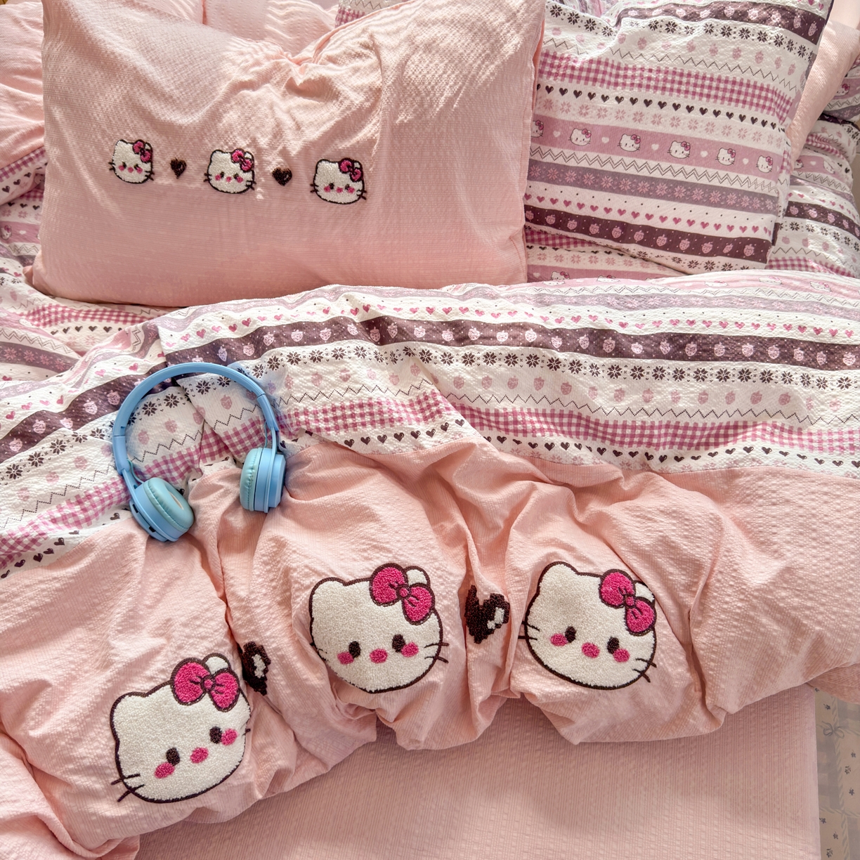 91家纺网 家纺一手货源 找家纺 三元色 2026新款泡芙费尔岛绣花四件套 费尔岛-甜心KT粉