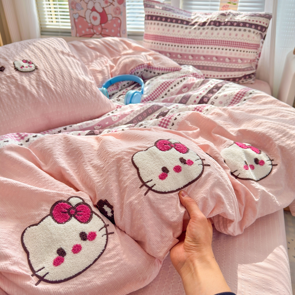 91家纺网 家纺一手货源 找家纺 三元色 2026新款泡芙费尔岛绣花四件套 费尔岛-甜心KT粉