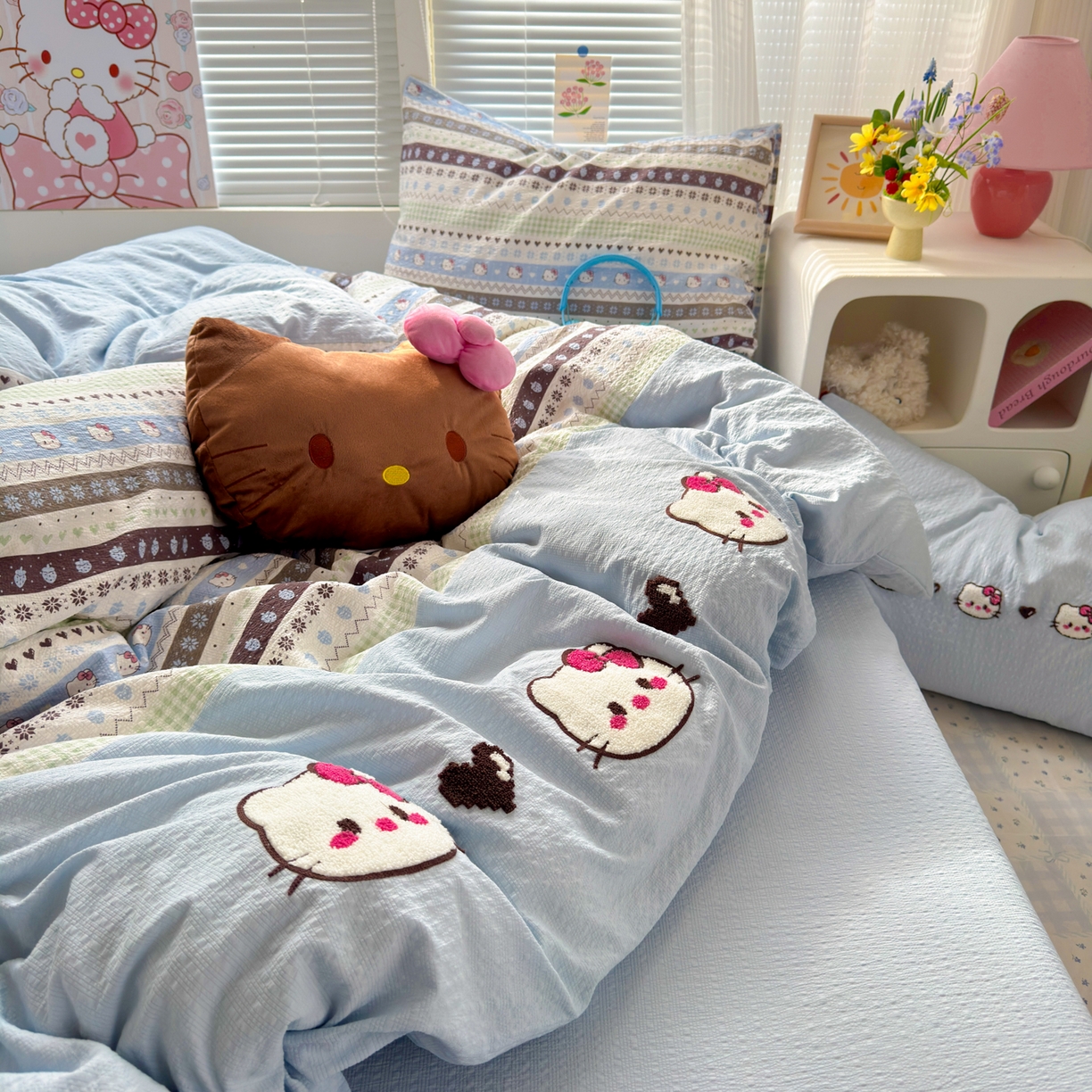 91家纺网 家纺一手货源 找家纺 三元色 2026新款泡芙费尔岛绣花四件套 费尔岛-甜心KT蓝