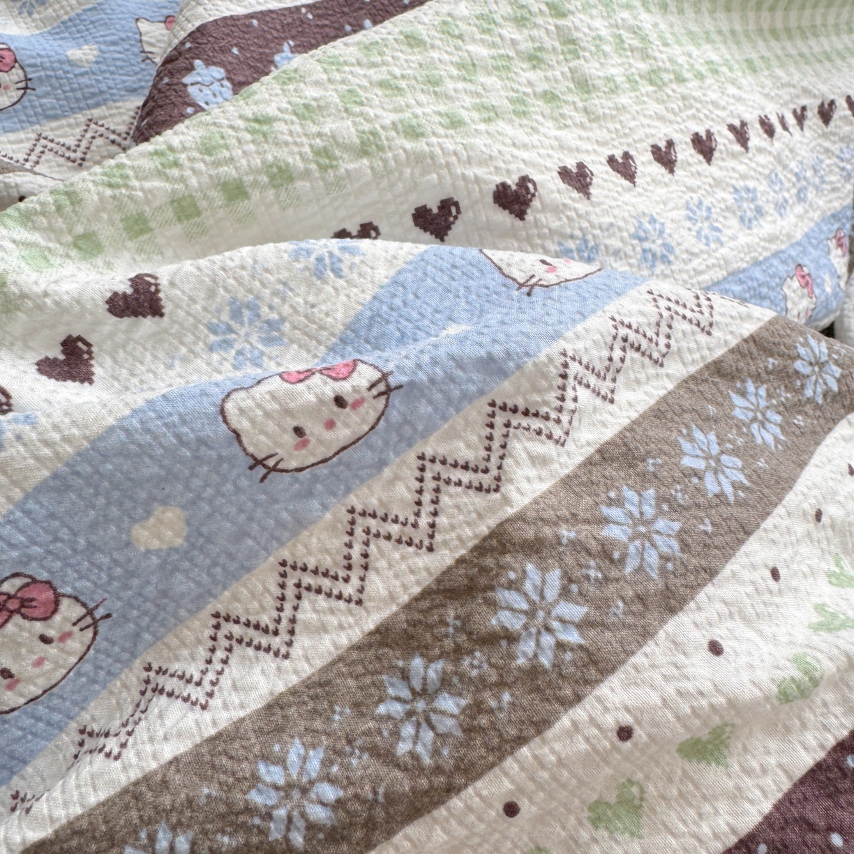 91家纺网 家纺一手货源 找家纺 三元色 2026新款泡芙费尔岛绣花四件套 费尔岛-甜心KT蓝