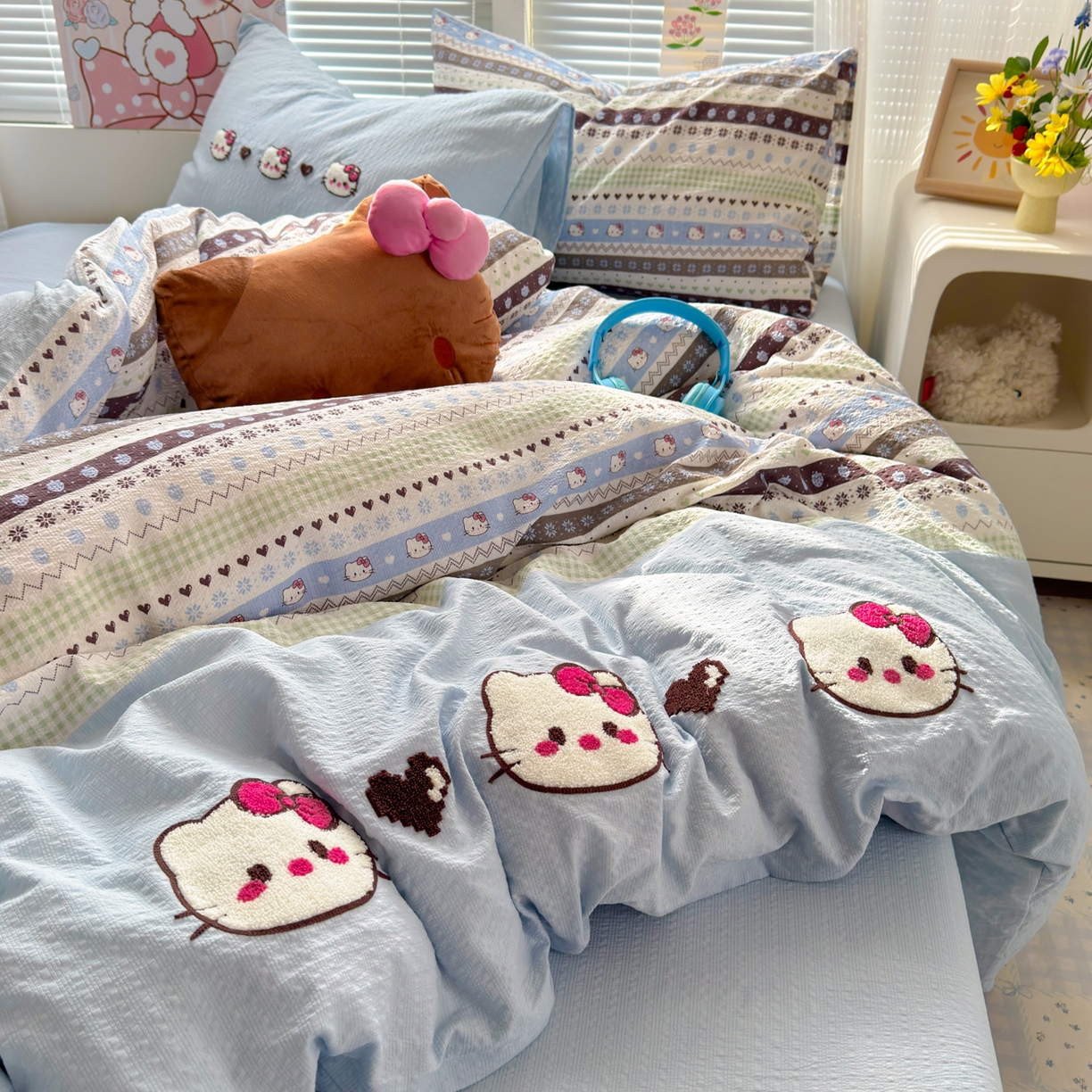 91家纺网 家纺一手货源 找家纺 三元色 2026新款泡芙费尔岛绣花四件套 费尔岛-甜心KT蓝