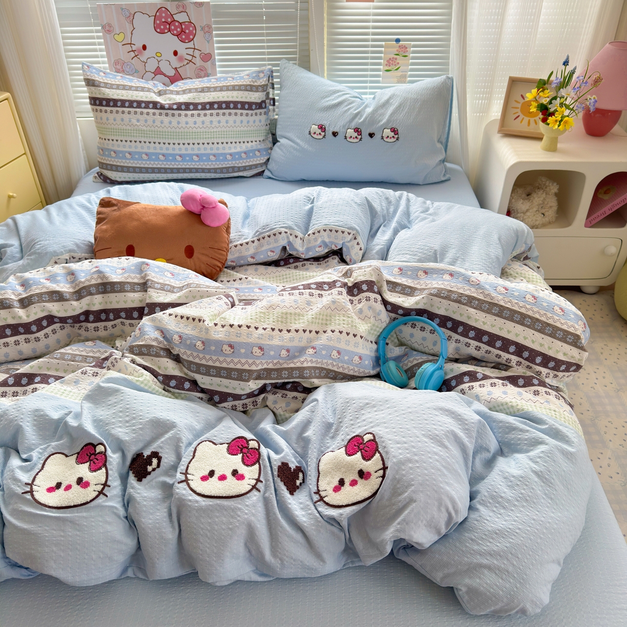 91家纺网 家纺一手货源 找家纺 三元色 2026新款泡芙费尔岛绣花四件套 费尔岛-甜心KT蓝