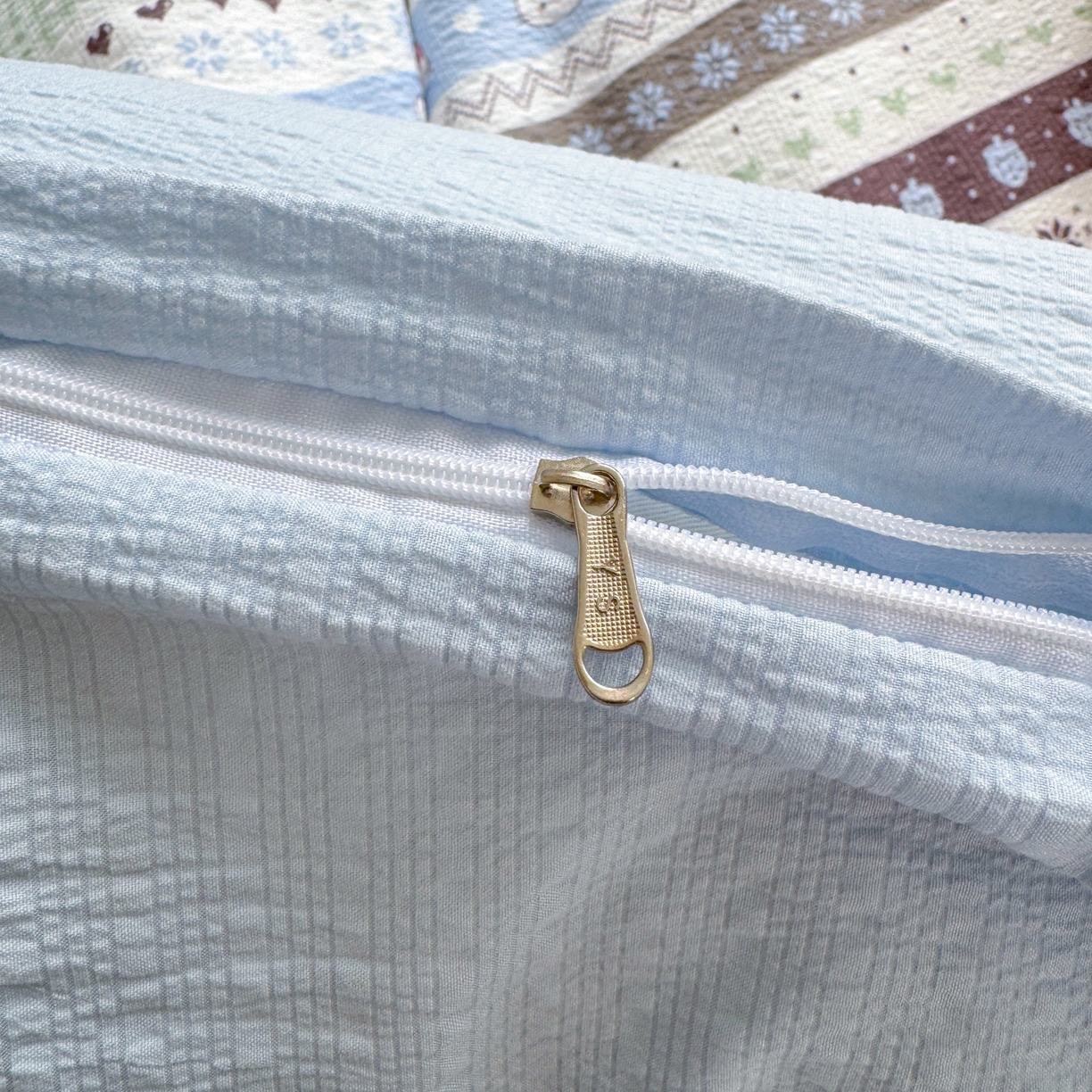 91家纺网 家纺一手货源 找家纺 三元色 2026新款泡芙费尔岛绣花四件套 费尔岛-甜心KT蓝