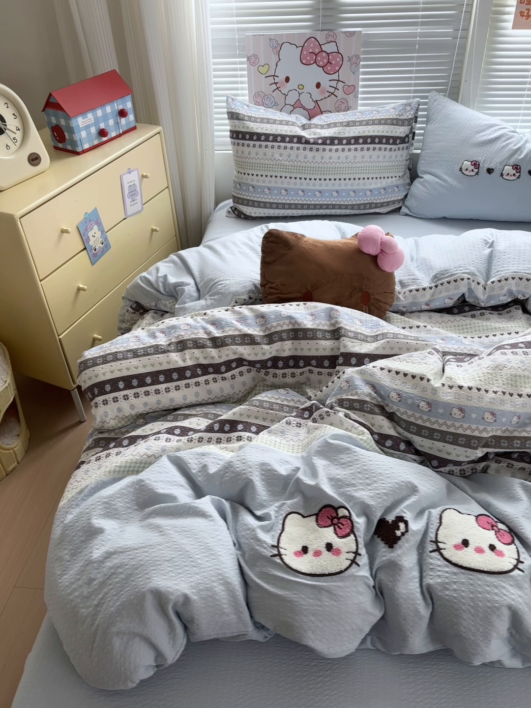 91家纺网 家纺一手货源 找家纺 三元色 2026新款泡芙费尔岛绣花四件套 费尔岛-甜心KT蓝