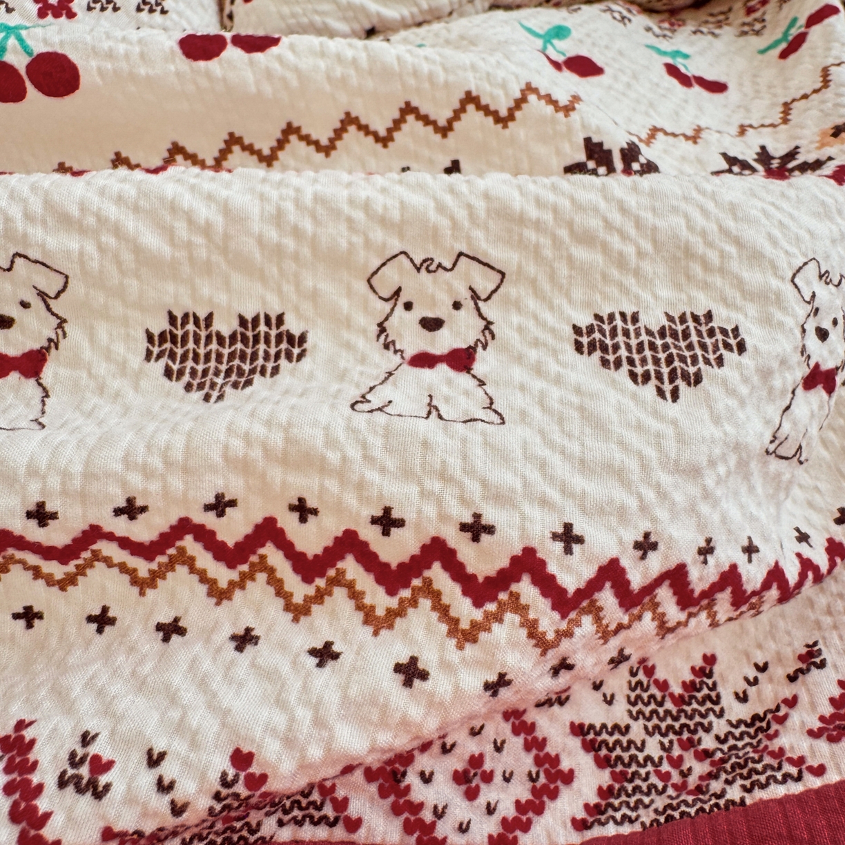 91家纺网 家纺一手货源 找家纺 三元色 2026新款泡芙费尔岛绣花四件套 费尔岛-心动小狗