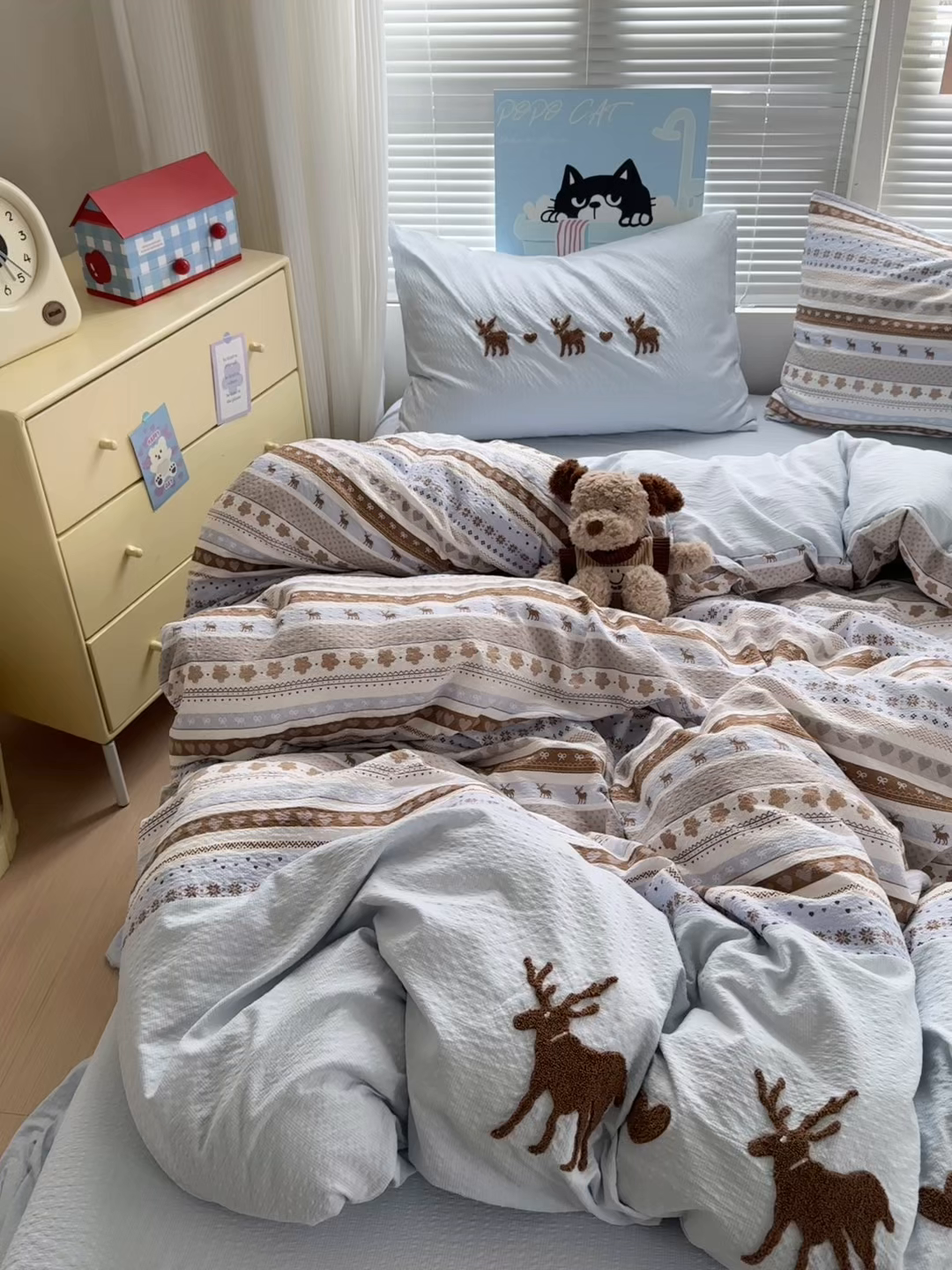 91家纺网 家纺一手货源 找家纺 三元色 2026新款泡芙费尔岛绣花四件套 费尔岛-心动驯鹿