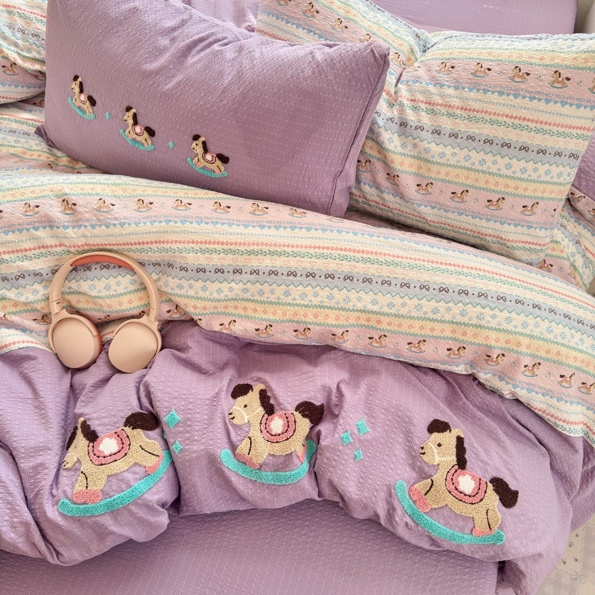 91家纺网 家纺一手货源 找家纺 三元色 2026新款泡芙费尔岛绣花四件套 费尔岛-旋转木马