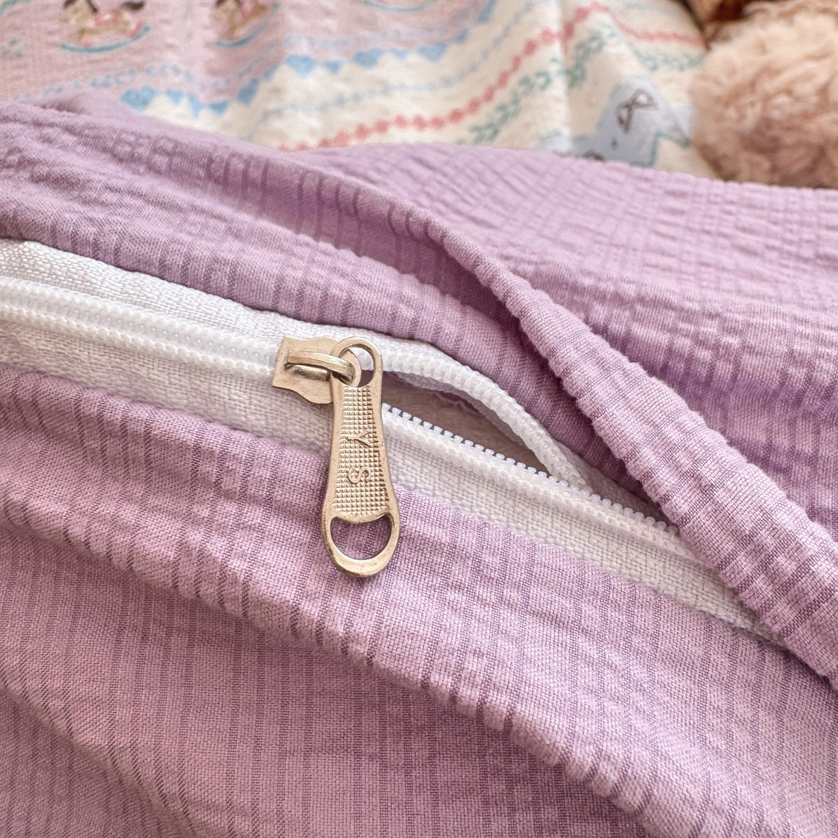 91家纺网 家纺一手货源 找家纺 三元色 2026新款泡芙费尔岛绣花四件套 费尔岛-旋转木马