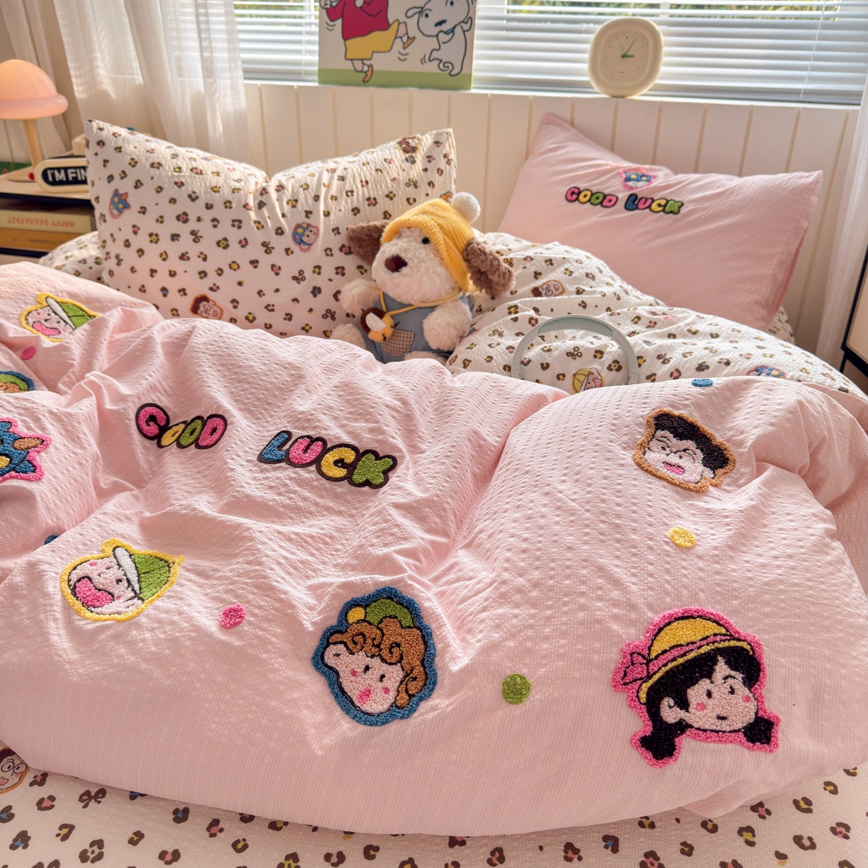 91家纺网 家纺一手货源 找家纺 三元色 2026新款泡芙双层纱豹纹系列四件套 野原一家-粉