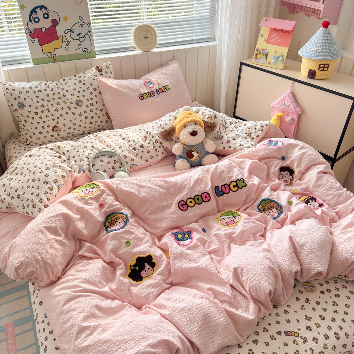 91家纺网 家纺一手货源 找家纺 三元色 2026新款泡芙双层纱豹纹系列四件套 野原一家-粉