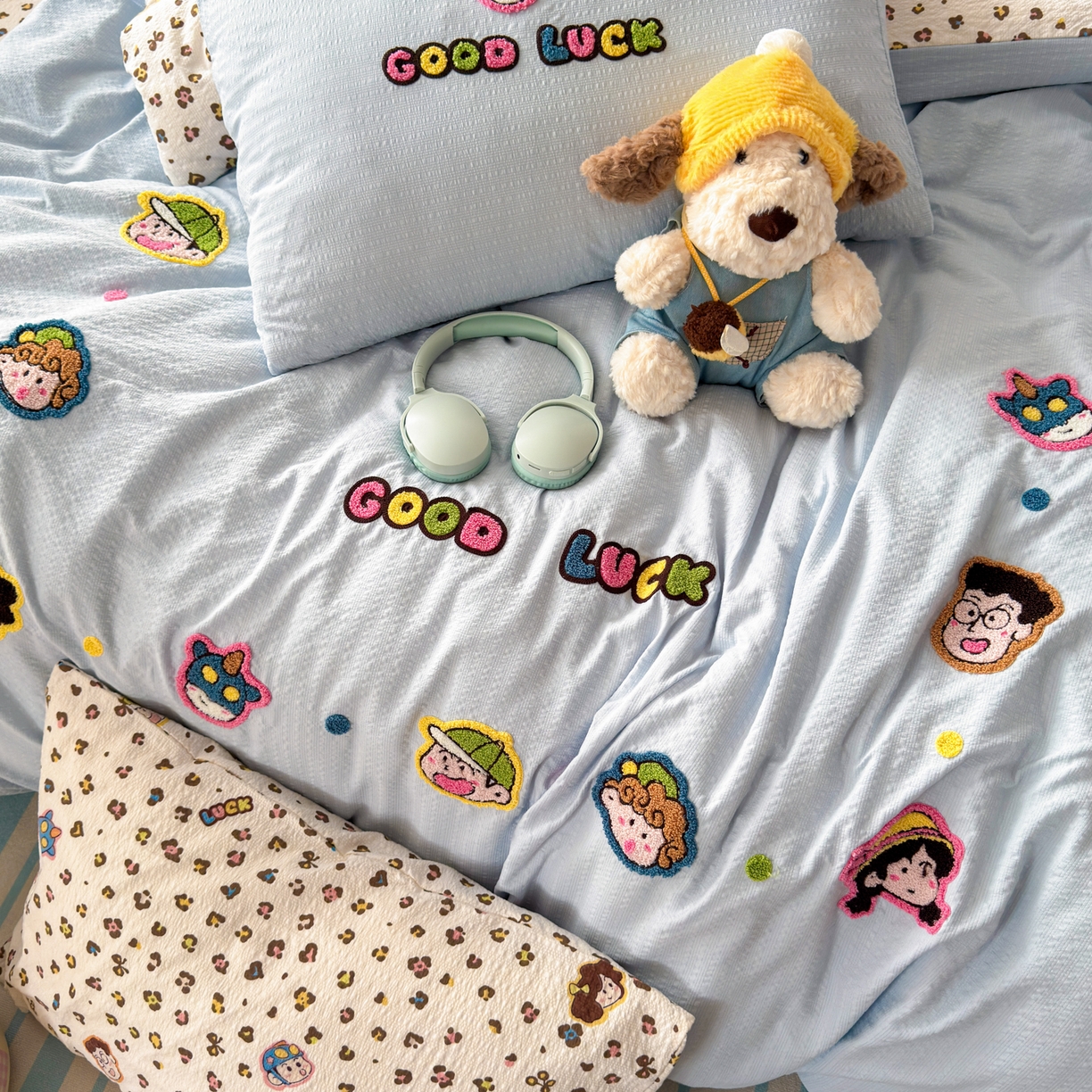 91家纺网 家纺一手货源 找家纺 三元色 2026新款泡芙双层纱豹纹系列四件套 野原一家-蓝