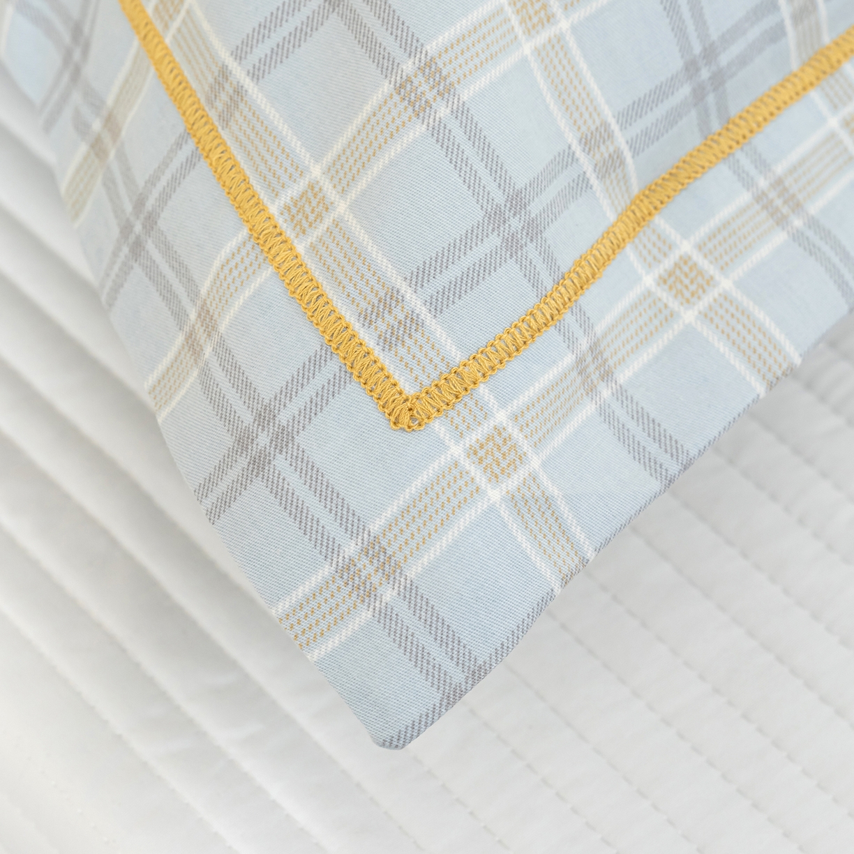 91家纺网 家纺一手货源 找家纺 良佐生活 2026新款40支铂金精梳全棉一字绣枕套 莉亚