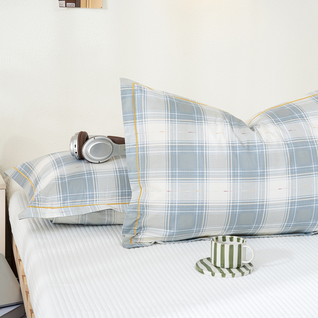 91家纺网 家纺一手货源 找家纺 良佐生活 2026新款40支铂金精梳全棉一字绣枕套 溪言-兰