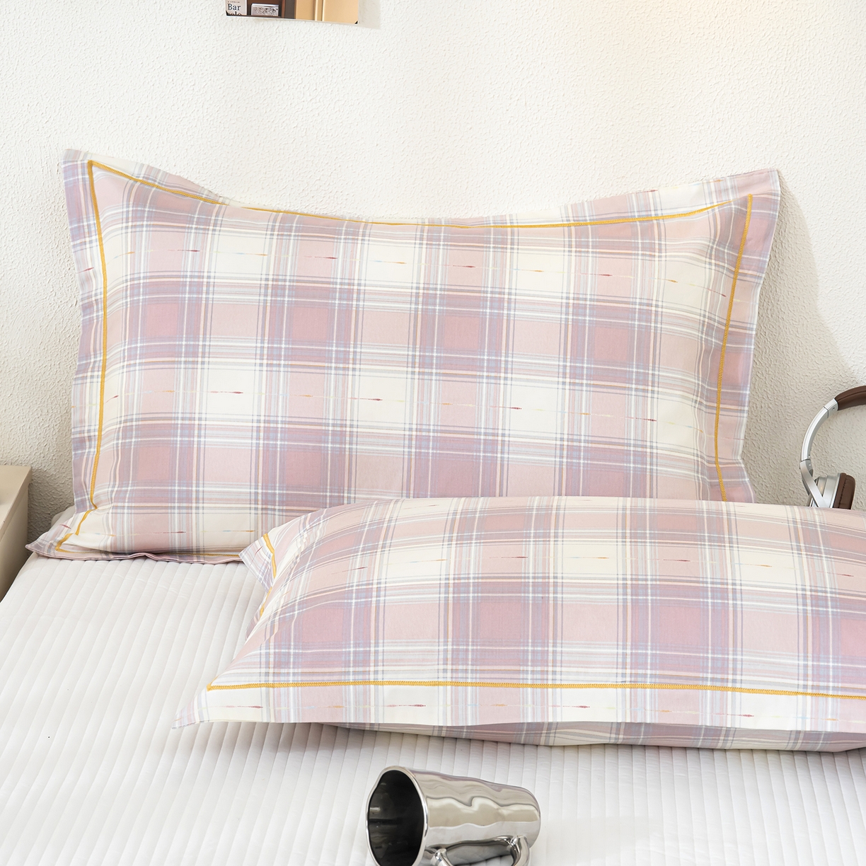 91家纺网 家纺一手货源 找家纺 良佐生活 2026新款40支铂金精梳全棉一字绣枕套 溪言-粉