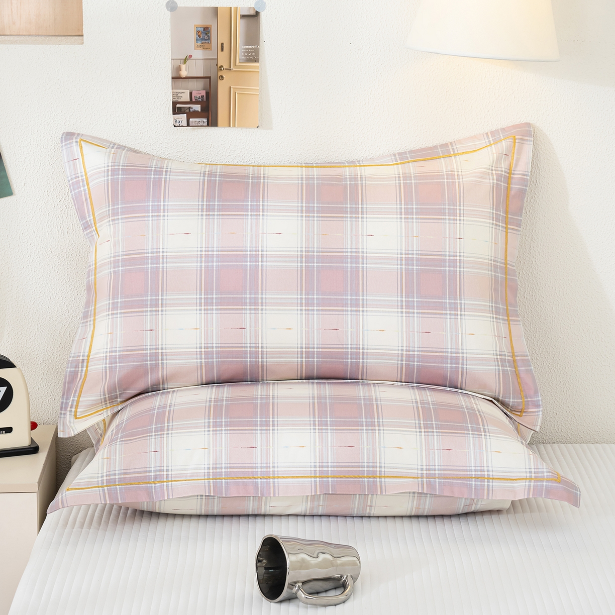 91家纺网 家纺一手货源 找家纺 良佐生活 2026新款40支铂金精梳全棉一字绣枕套 溪言-粉