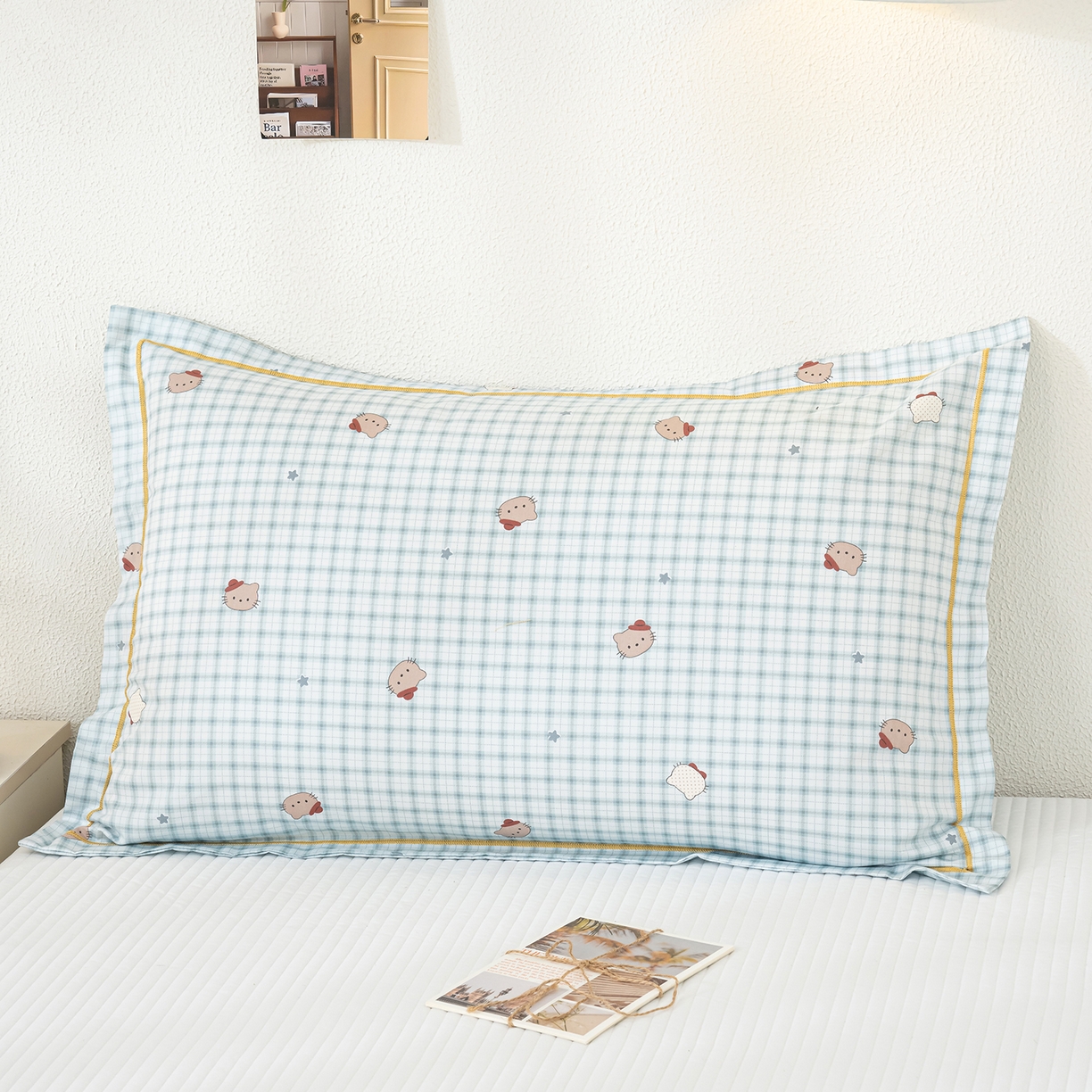 91家纺网 家纺一手货源 找家纺 良佐生活 2026新款40支铂金精梳全棉一字绣枕套 青格萌喵