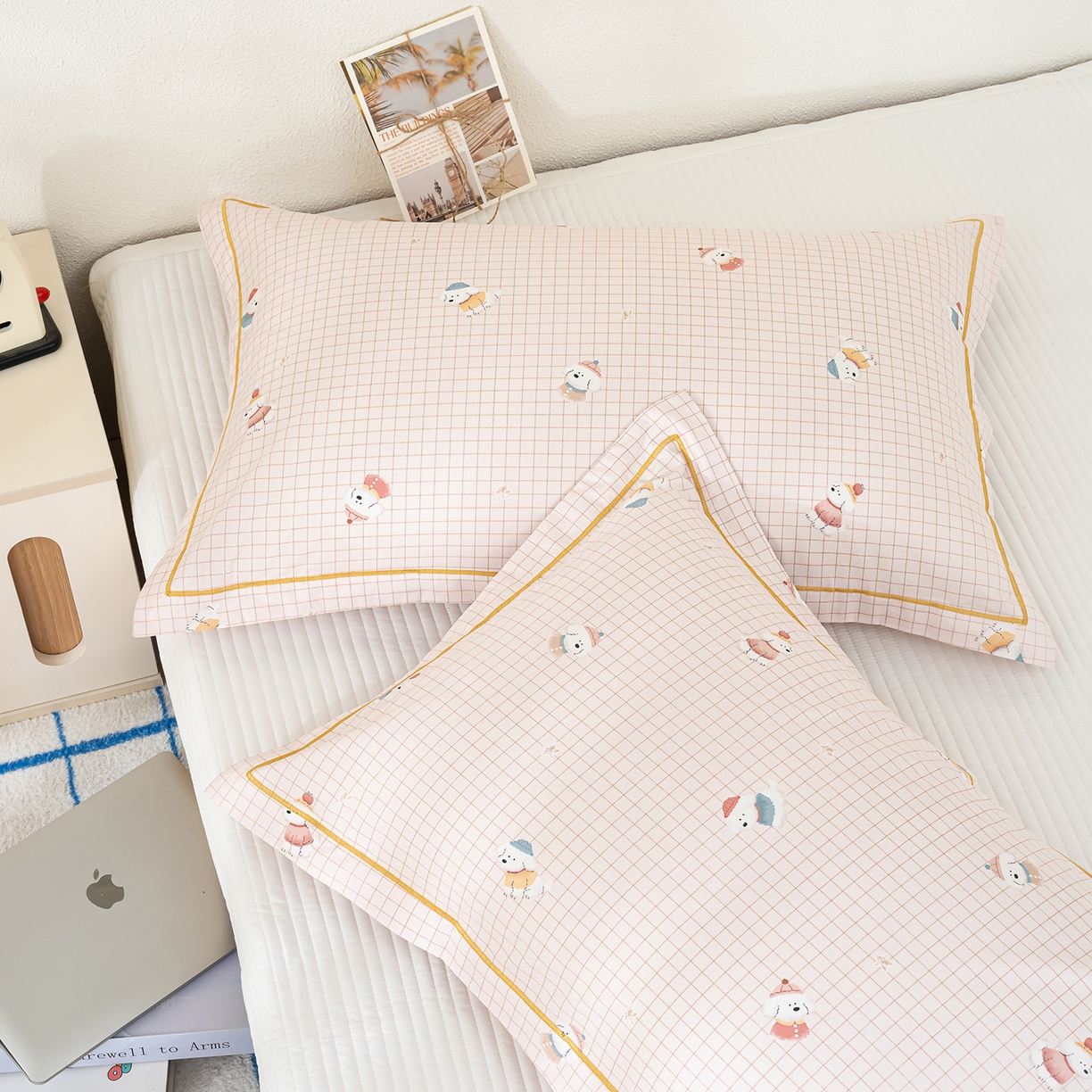 91家纺网 家纺一手货源 找家纺 良佐生活 2026新款40支铂金精梳全棉一字绣枕套 格纹萌熊