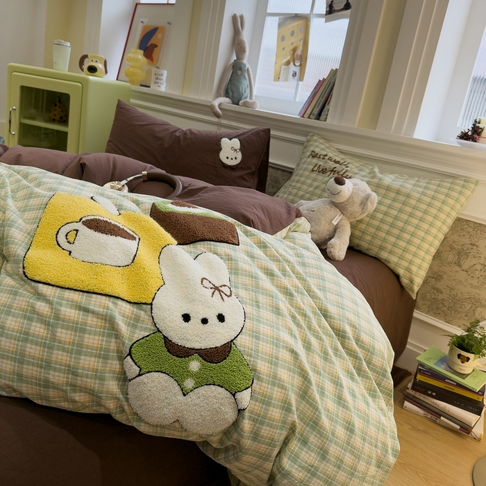 91家纺网 家纺一手货源 找家纺 麦田家纺 2026加密A类色织全棉纯棉水洗棉毛巾绣四件套 蛋糕小兔