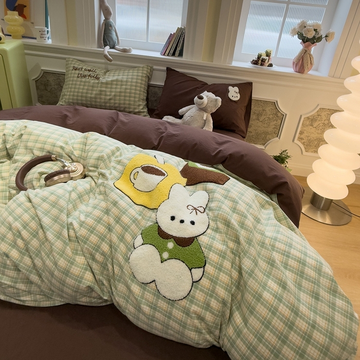 91家纺网 家纺一手货源 找家纺 麦田家纺 2026加密A类色织全棉纯棉水洗棉毛巾绣四件套 蛋糕小兔