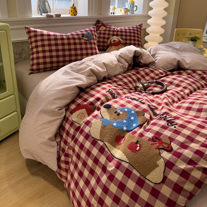 91家纺网 家纺一手货源 找家纺 麦田家纺 2026加密A类色织全棉纯棉水洗棉毛巾绣四件套 苹果腊肠狗