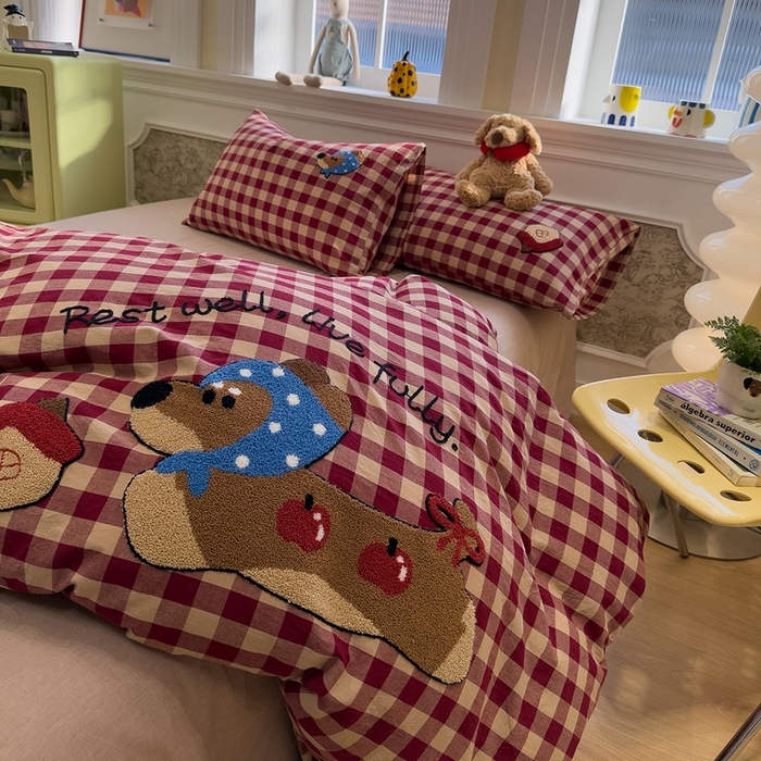 91家纺网 家纺一手货源 找家纺 麦田家纺 2026加密A类色织全棉纯棉水洗棉毛巾绣四件套 苹果腊肠狗