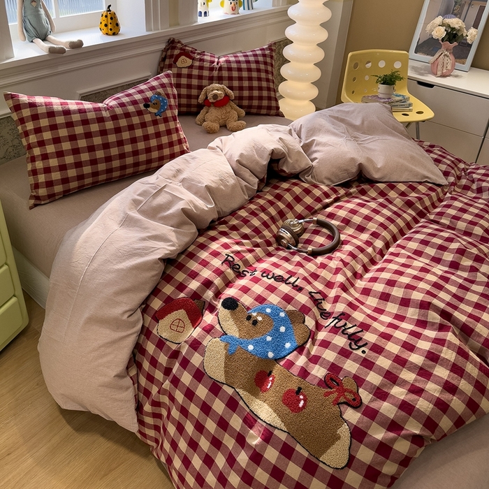 91家纺网 家纺一手货源 找家纺 麦田家纺 2026加密A类色织全棉纯棉水洗棉毛巾绣四件套 苹果腊肠狗