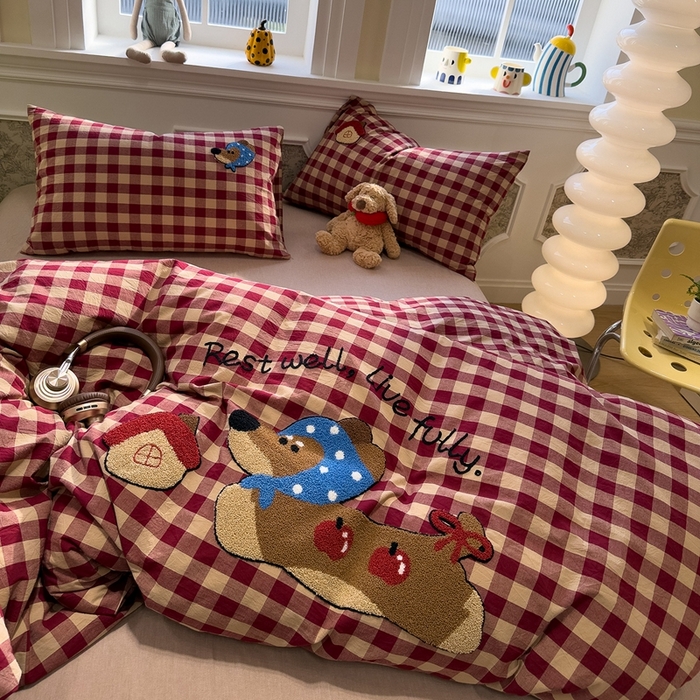 91家纺网 家纺一手货源 找家纺 麦田家纺 2026加密A类色织全棉纯棉水洗棉毛巾绣四件套 苹果腊肠狗