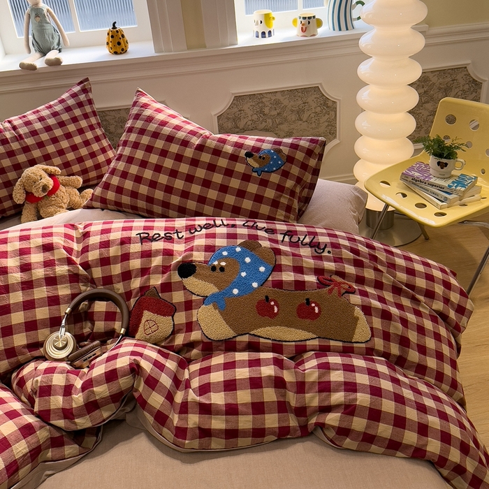 91家纺网 家纺一手货源 找家纺 麦田家纺 2026加密A类色织全棉纯棉水洗棉毛巾绣四件套 苹果腊肠狗