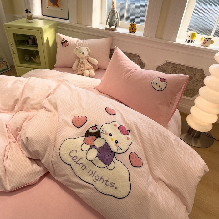 91家纺网 家纺一手货源 找家纺 麦田家纺 2026加密A类色织全棉纯棉水洗棉毛巾绣四件套 云朵KT