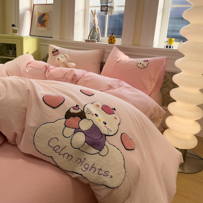 91家纺网 家纺一手货源 找家纺 麦田家纺 2026加密A类色织全棉纯棉水洗棉毛巾绣四件套 云朵KT