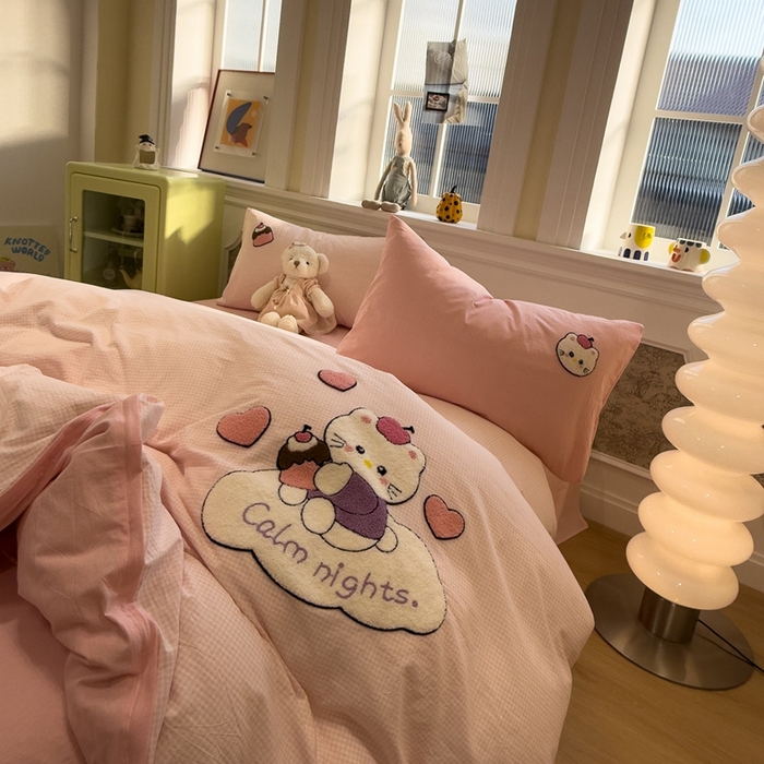 91家纺网 家纺一手货源 找家纺 麦田家纺 2026加密A类色织全棉纯棉水洗棉毛巾绣四件套 云朵KT