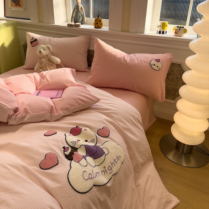 91家纺网 家纺一手货源 找家纺 麦田家纺 2026加密A类色织全棉纯棉水洗棉毛巾绣四件套 云朵KT