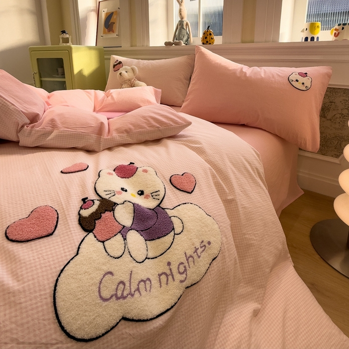 91家纺网 家纺一手货源 找家纺 麦田家纺 2026加密A类色织全棉纯棉水洗棉毛巾绣四件套 云朵KT