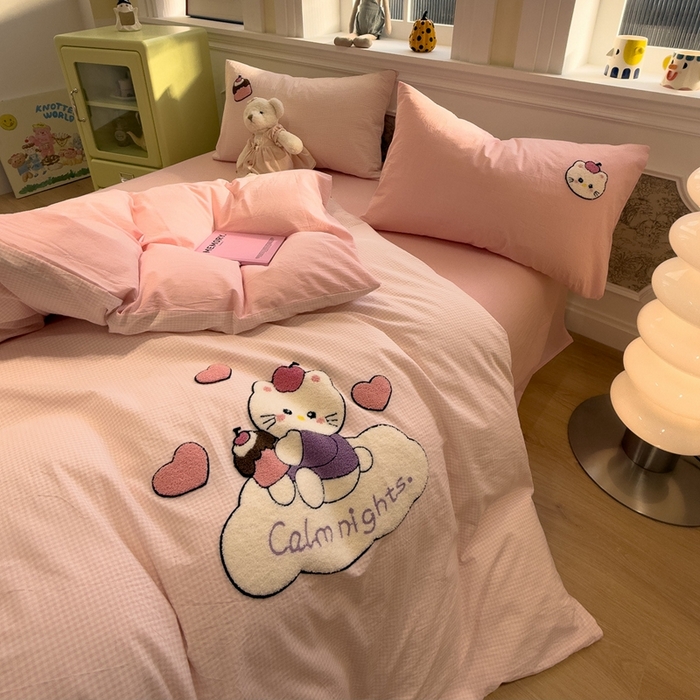 91家纺网 家纺一手货源 找家纺 麦田家纺 2026加密A类色织全棉纯棉水洗棉毛巾绣四件套 云朵KT