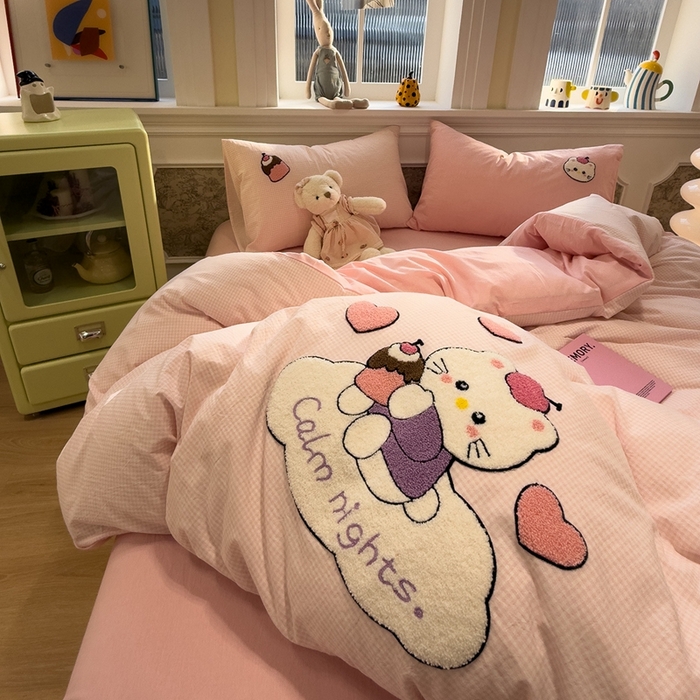 91家纺网 家纺一手货源 找家纺 麦田家纺 2026加密A类色织全棉纯棉水洗棉毛巾绣四件套 云朵KT